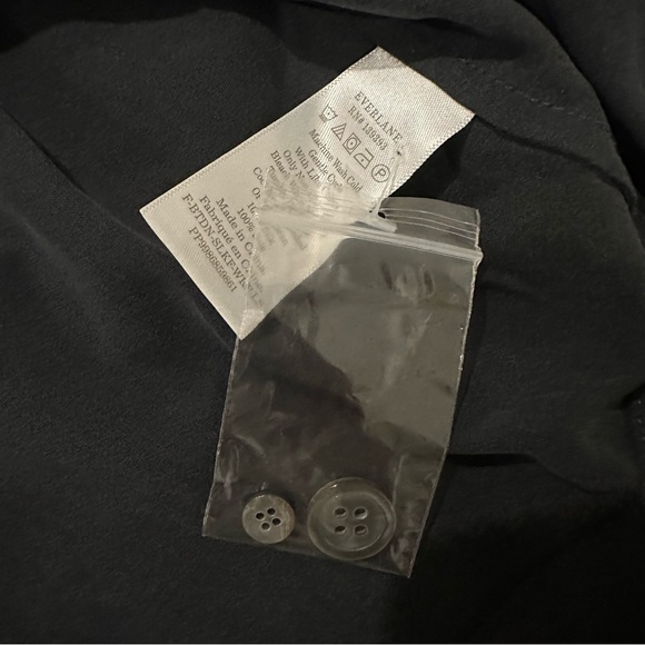 Everlane The Washable Silk Waist Cropped Wrap V Neck Top Black Luxe Size 4 - Picture 5 of 5